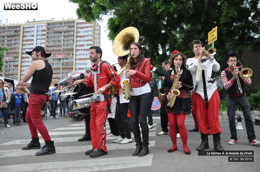 3/56 photos du spectacle La fanfare à la Gueule du ch'val